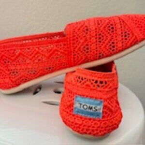 TOMS ORANGE WOMEN'S FLATS, SIZE 8.5